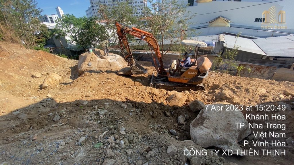 Chẻ đá tại dự án xây biệt  thự 7x12m tại Vĩnh Hòa - Nha Trang 2
