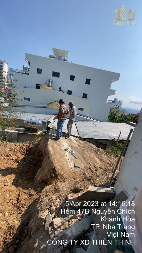 Chẻ đá tại dự án xây biệt  thự 7x12m tại Vĩnh Hòa - Nha Trang 1